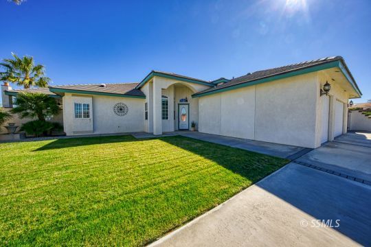 Property Photo:  2128 S Camino El Canon  CA 93555 