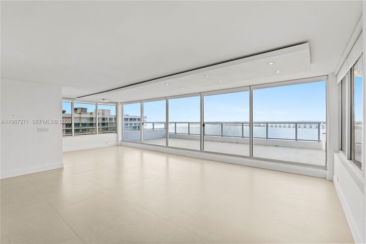 Property Photo:  1541 Brickell Ave C1607  FL 33129 