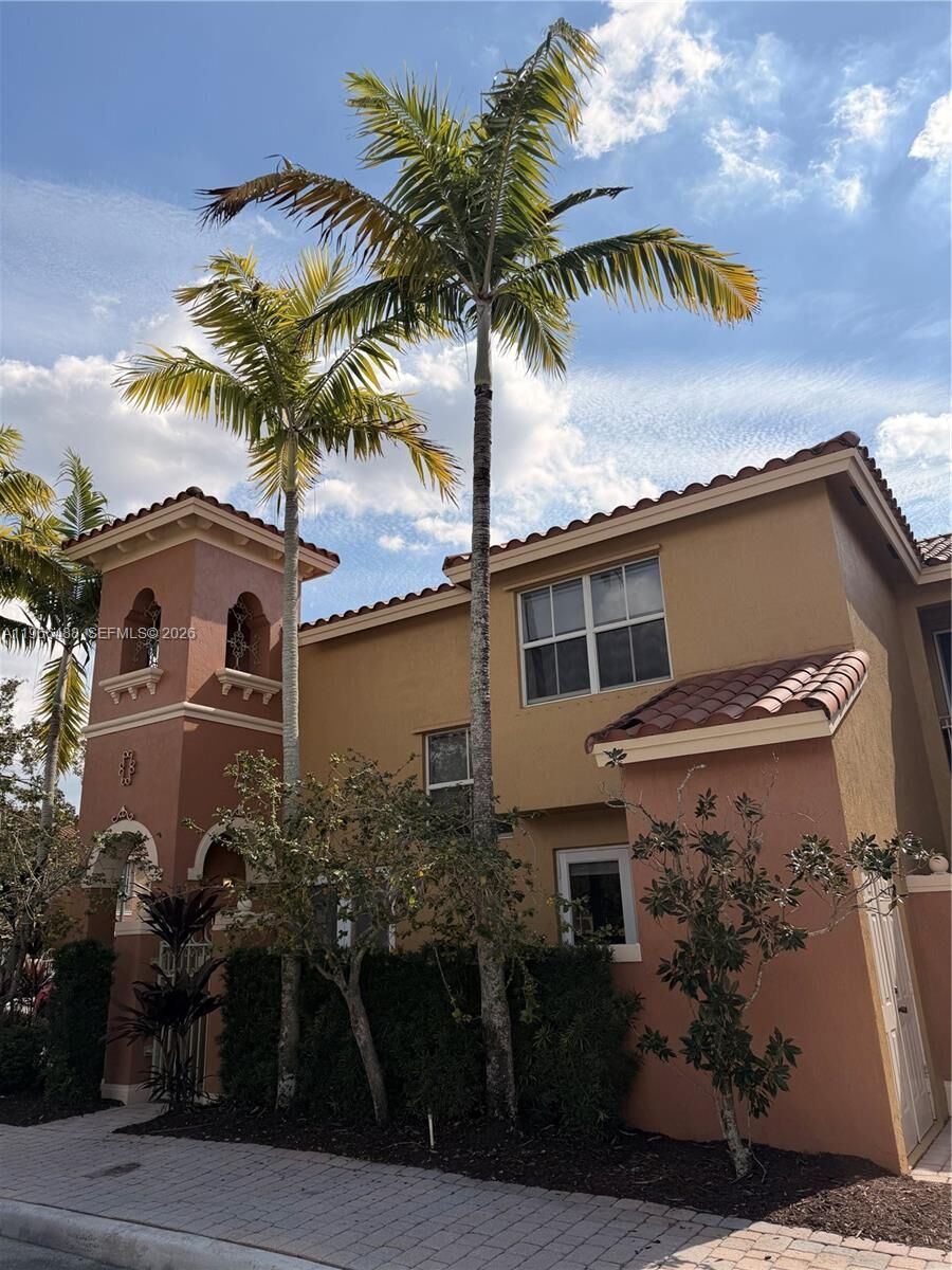 Property Photo: 906 SW 143rd Ave FL 33027