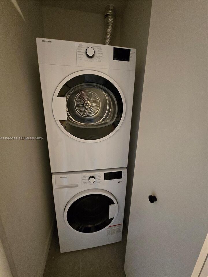 Property Photo: 121 NE 5 St 709 FL 33132