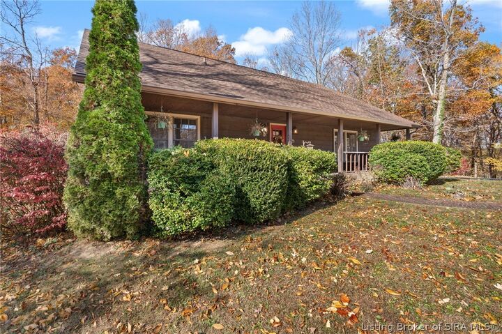 Property Photo: 1022 Broadleaf Court IN 47136