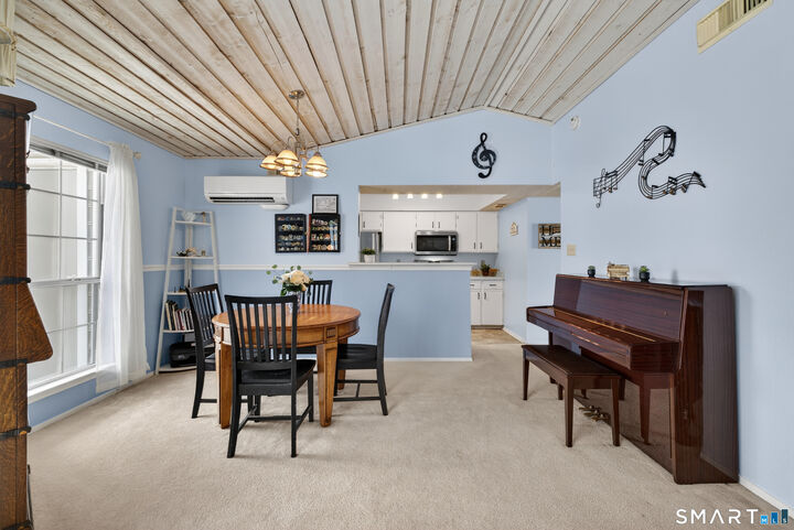 Property Photo:  74 Crown Knoll Court Apt 162  CT 06340 