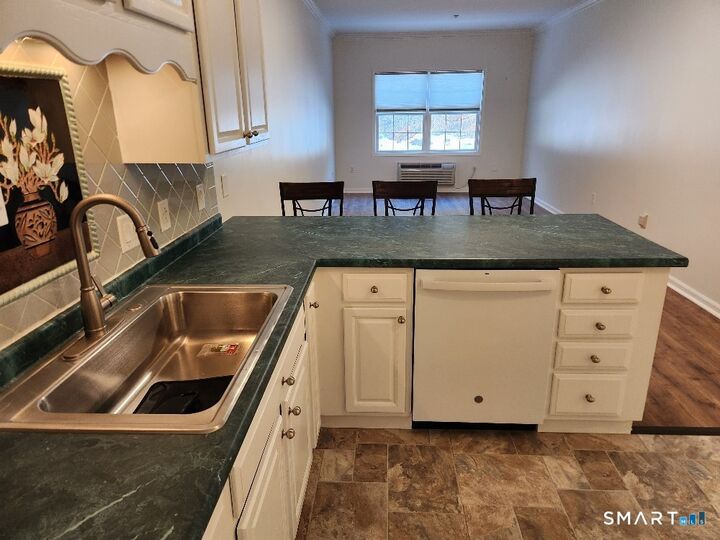 Property Photo:  1 Brush Pasture Lane 204  CT 06480 