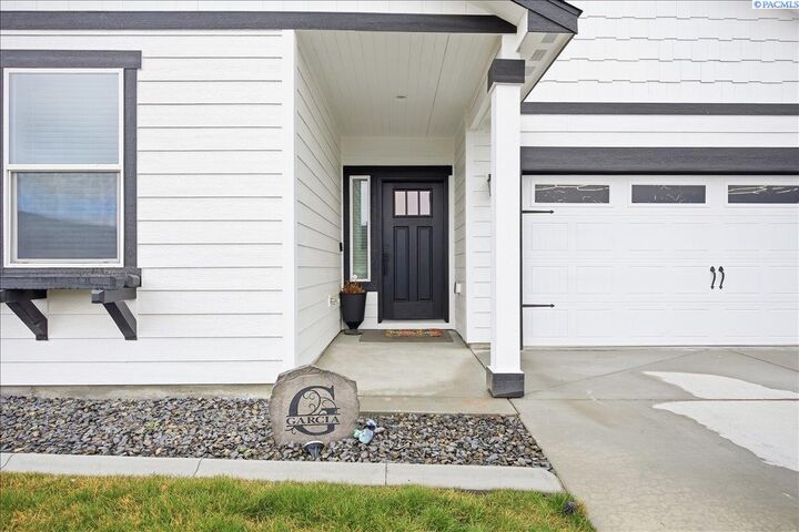 Property Photo:  6005 Curlew Lane  WA 99301 