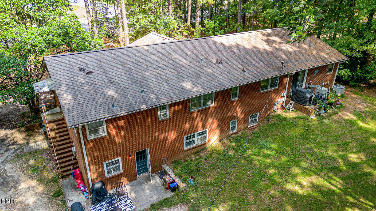 Property Photo:  1208 Walnut Street  NC 27511 