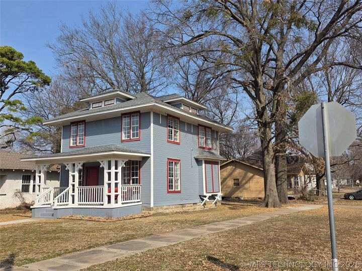 Property Photo: 1602 W Broadway Street OK 74401