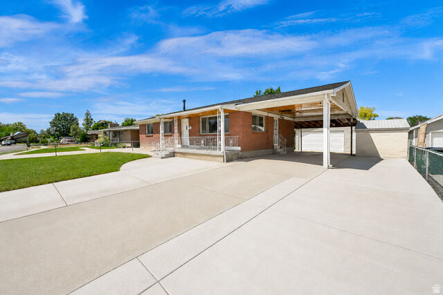 Property Photo:  827 E 4280 S  UT 84107 