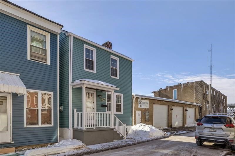 Property Photo:  407 Short Canal St  PA 15215 
