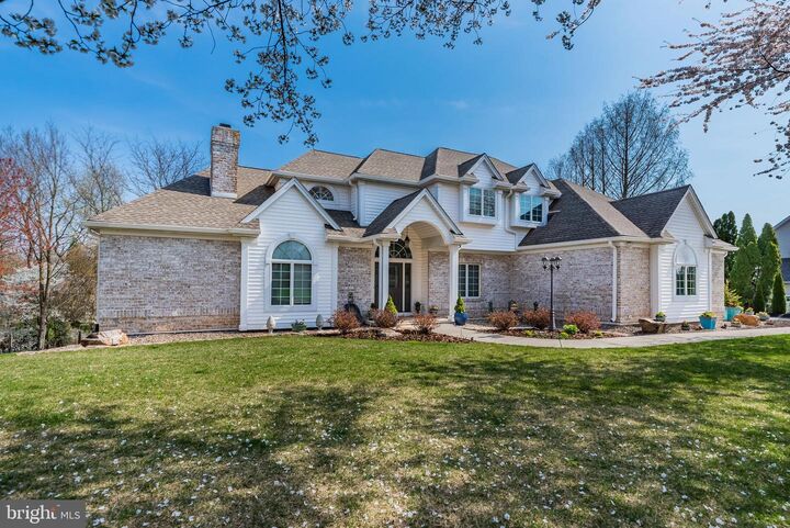 Property Photo:  3 Woburn Abbey Avenue  PA 17011 