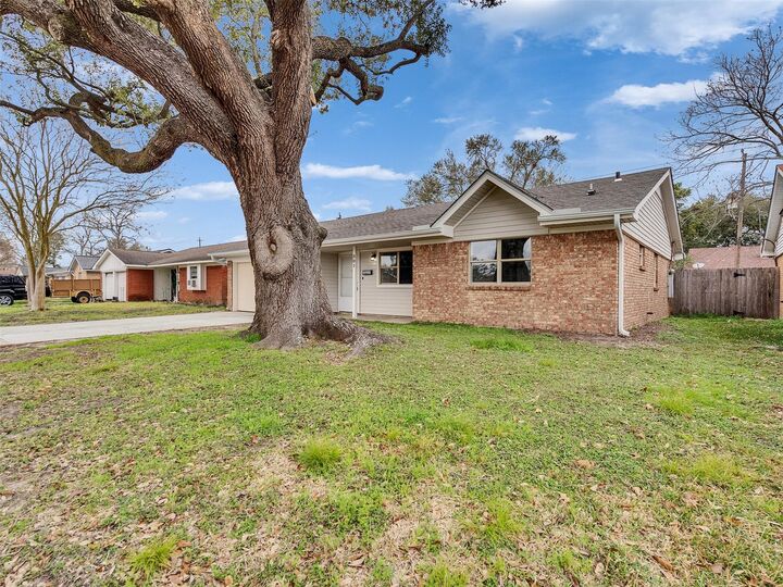Property Photo:  501 Arbor Drive  TX 77536 