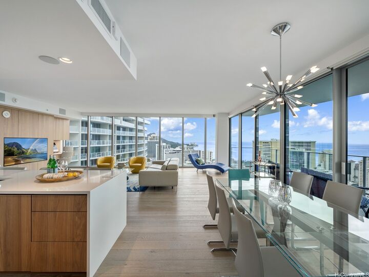 Property Photo:  383 Kalaimoku Street 3307  HI 96815 