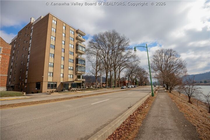 Property Photo:  1578 Kanawha Boulevard E 8B  WV 25311 