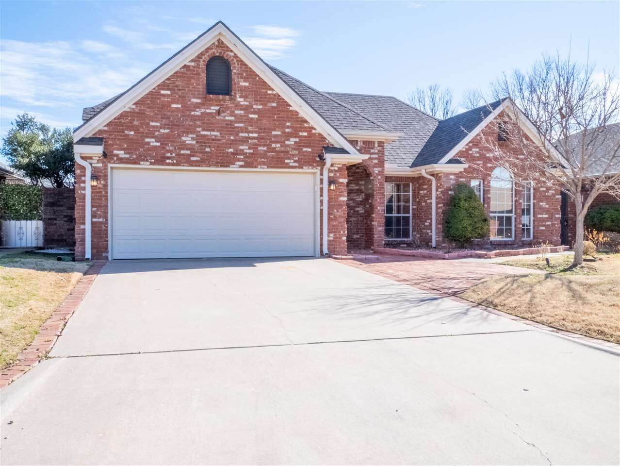 Property Photo:  611 NW Waterford Drive  OK 73505 