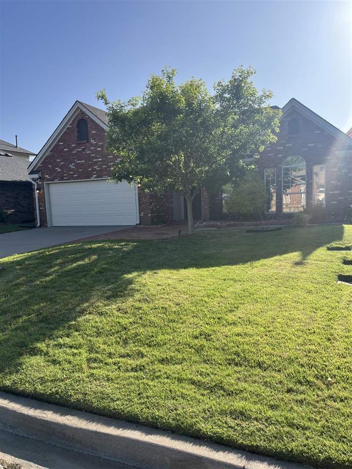 Property Photo:  611 NW Waterford Drive  OK 73505 