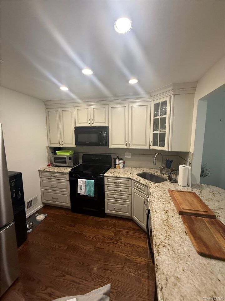 Property Photo:  211 Treetop Circle  NY 10954 