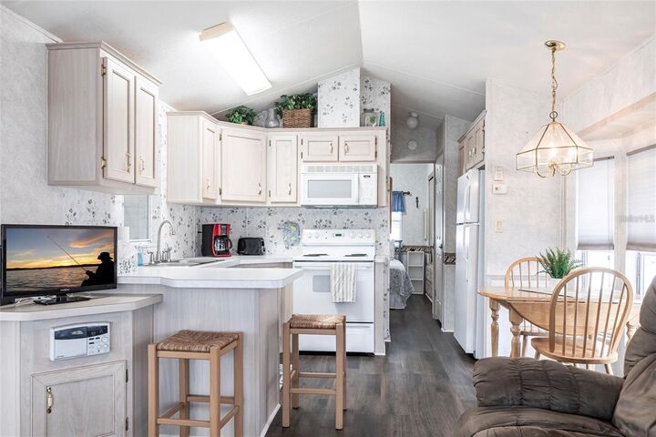 Property Photo: 1604 N Manatee Loop FL 33950