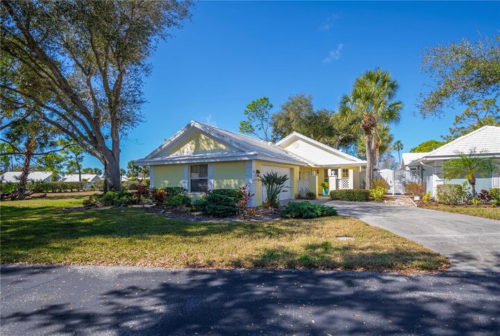 Property Photo: 711 Brightside Crescent Drive FL 34293