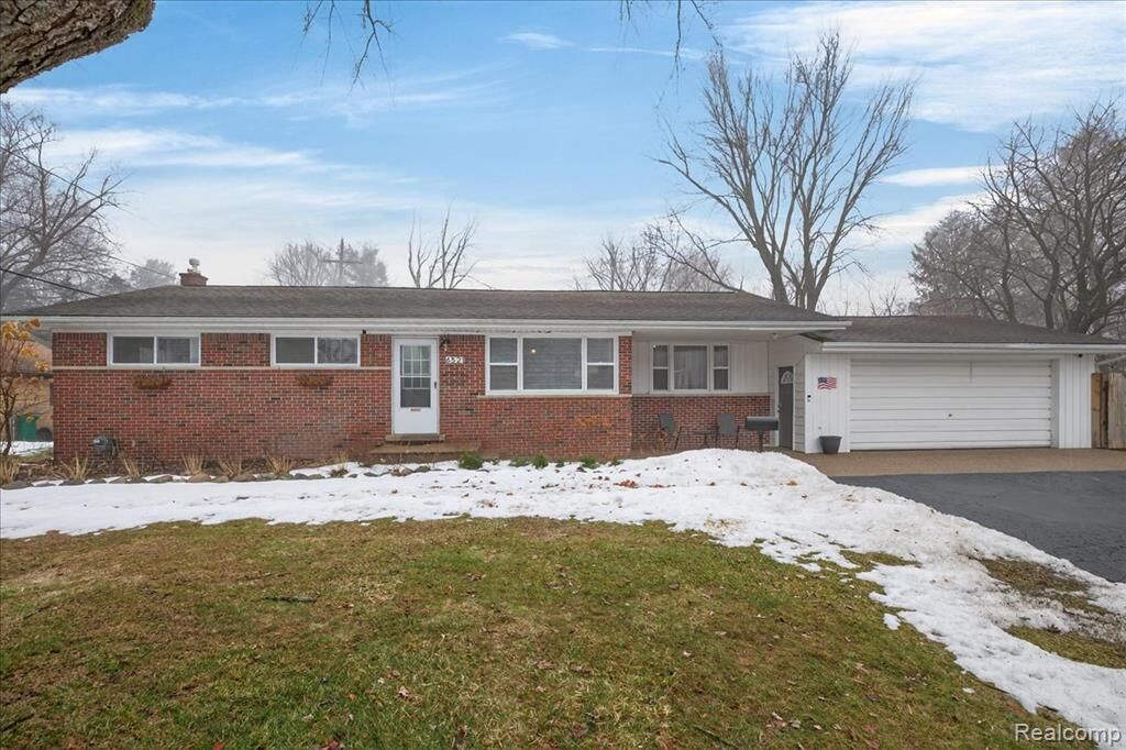Property Photo:  6521 Northview Drive  MI 48346 1529 