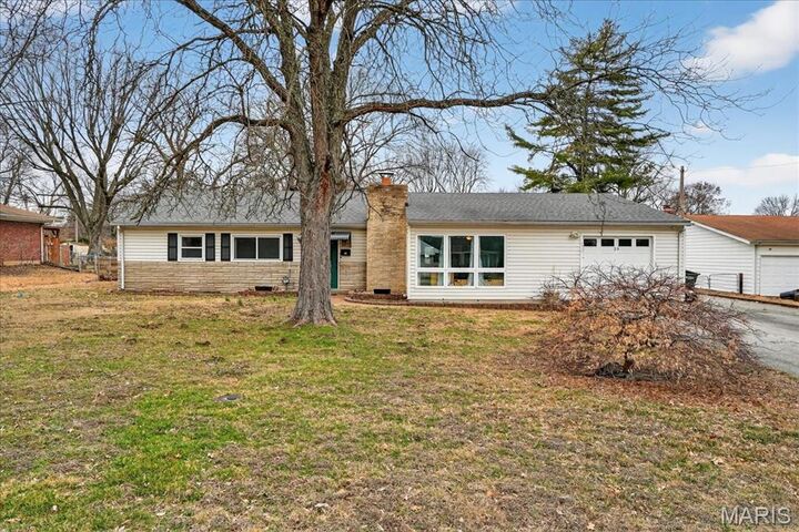 Property Photo:  39 Airshire Place  MO 63042 