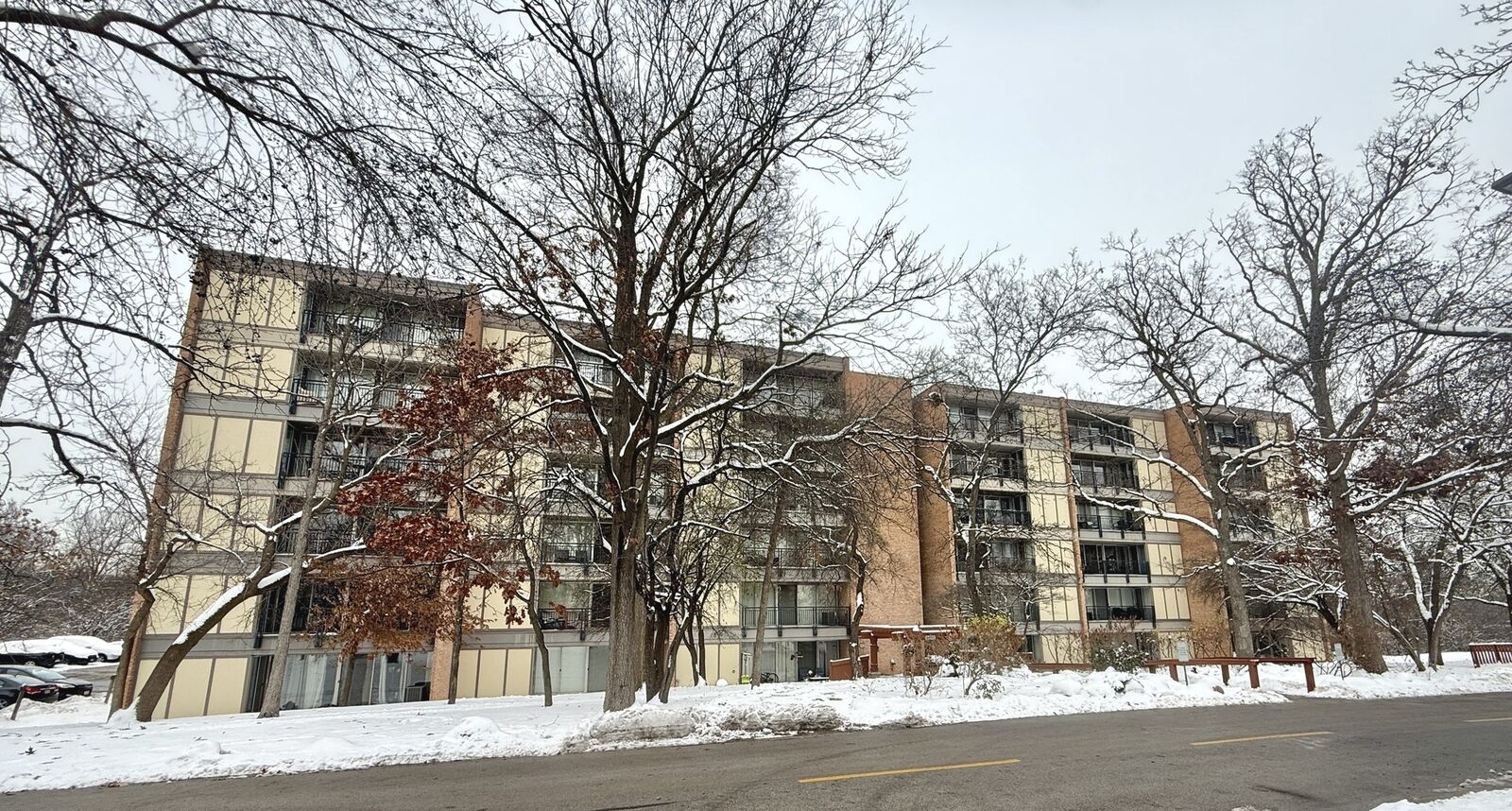 Property Photo:  6010 Oakwood Drive 5D  IL 60532 