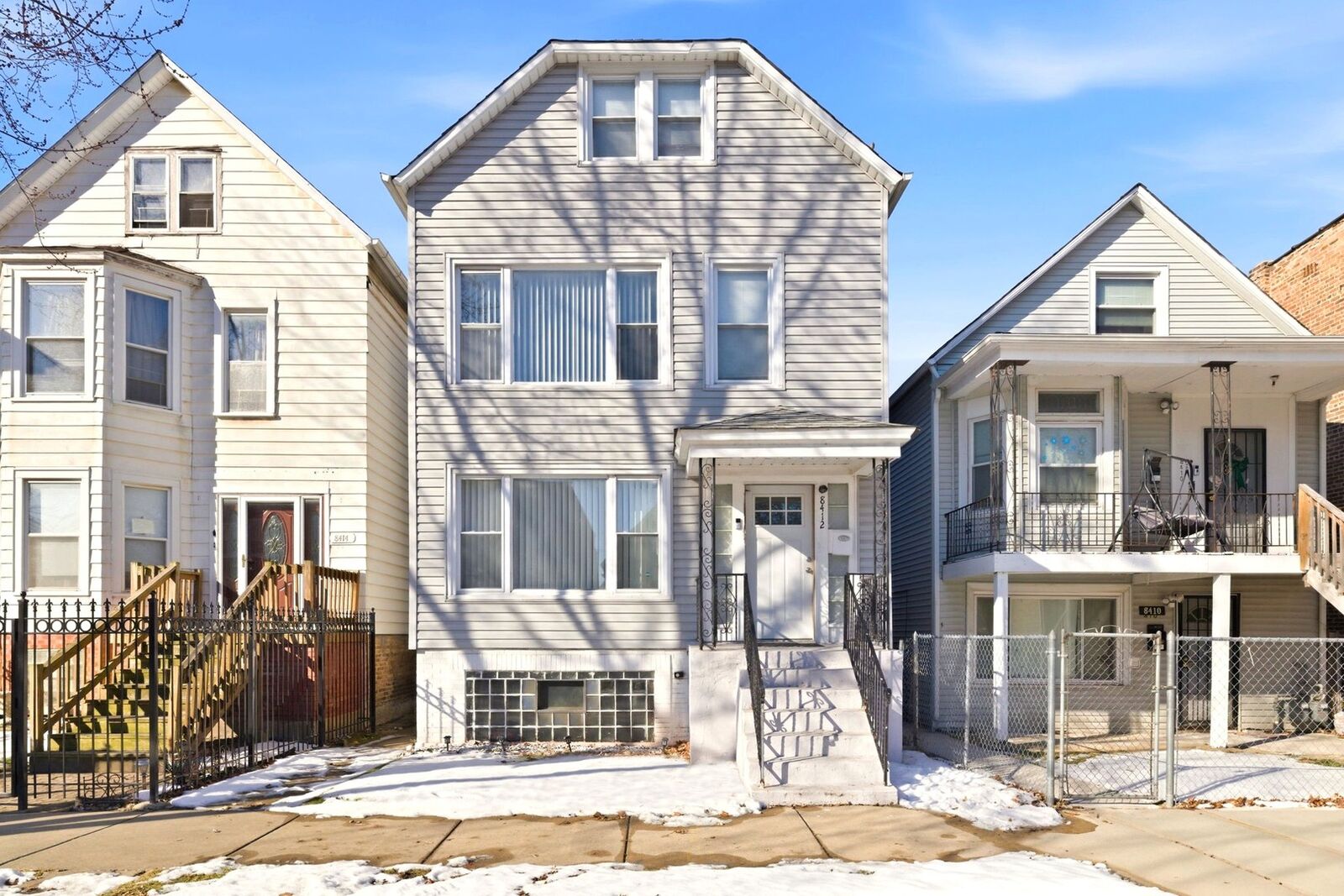 Property Photo: 8412 S Manistee Avenue IL 60617