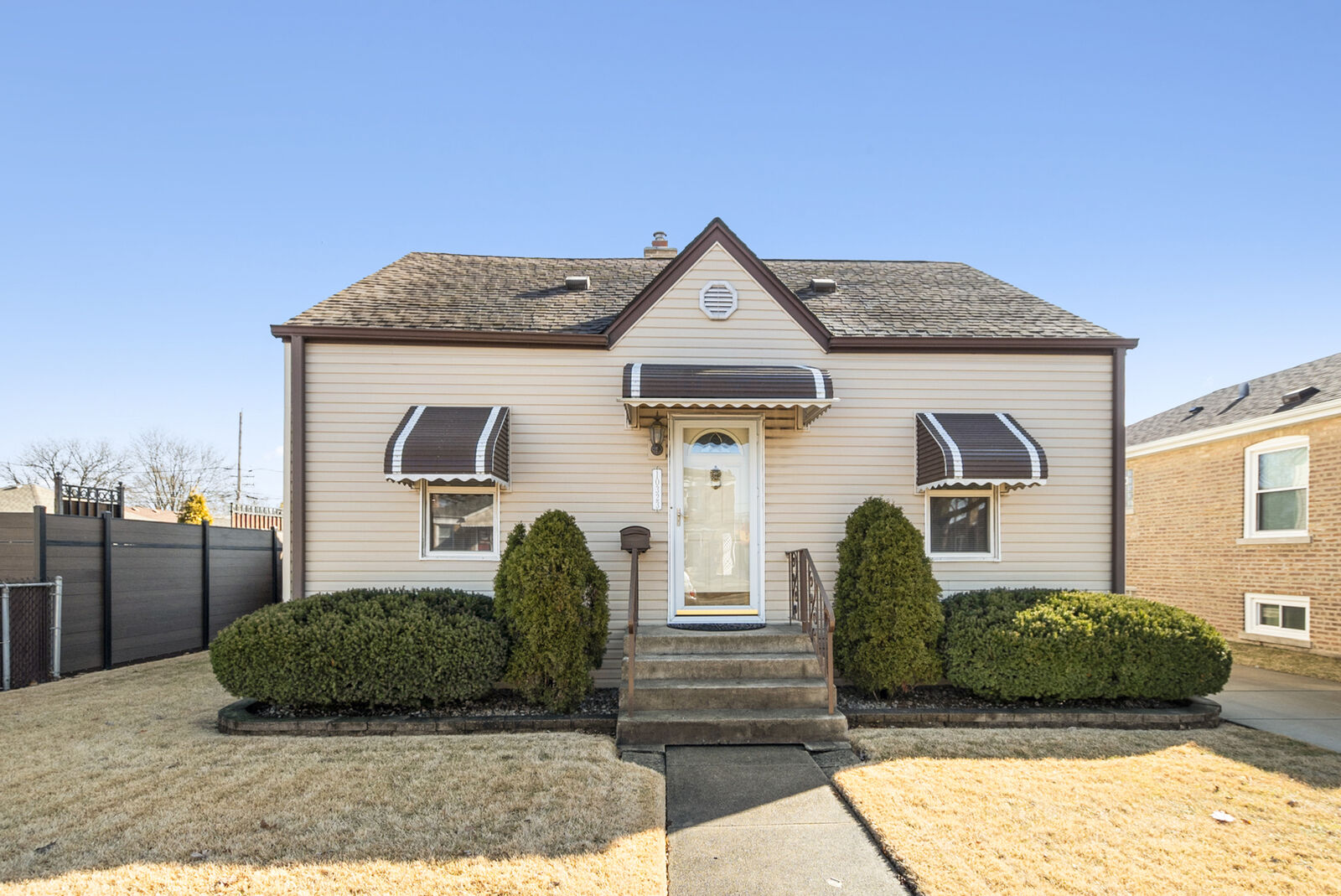 Property Photo: 10323 S Troy Avenue IL 60655