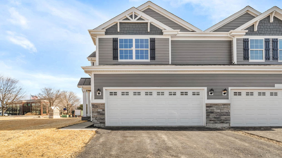 Property Photo:  270 Charlestowne Lakes Drive  IL 60174 