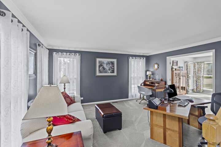 Property Photo:  135 Arquilla Drive  IL 60102 