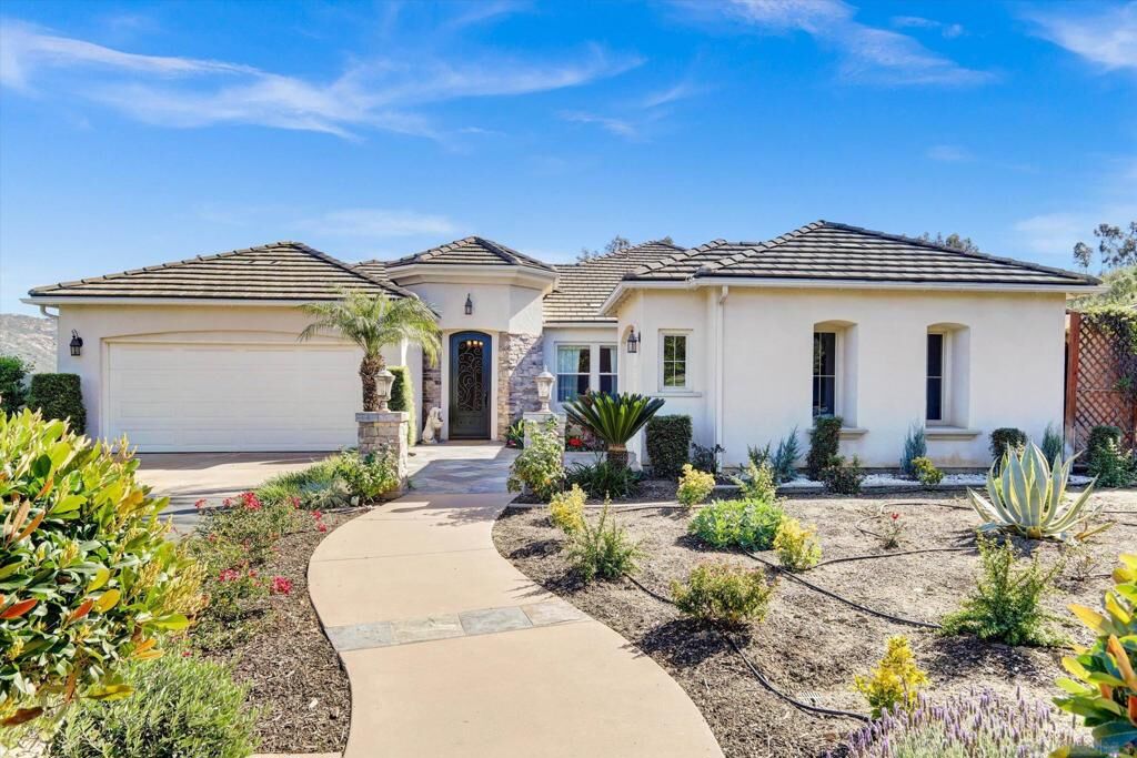 Property Photo:  25440 Rue Lausanne  CA 92026 