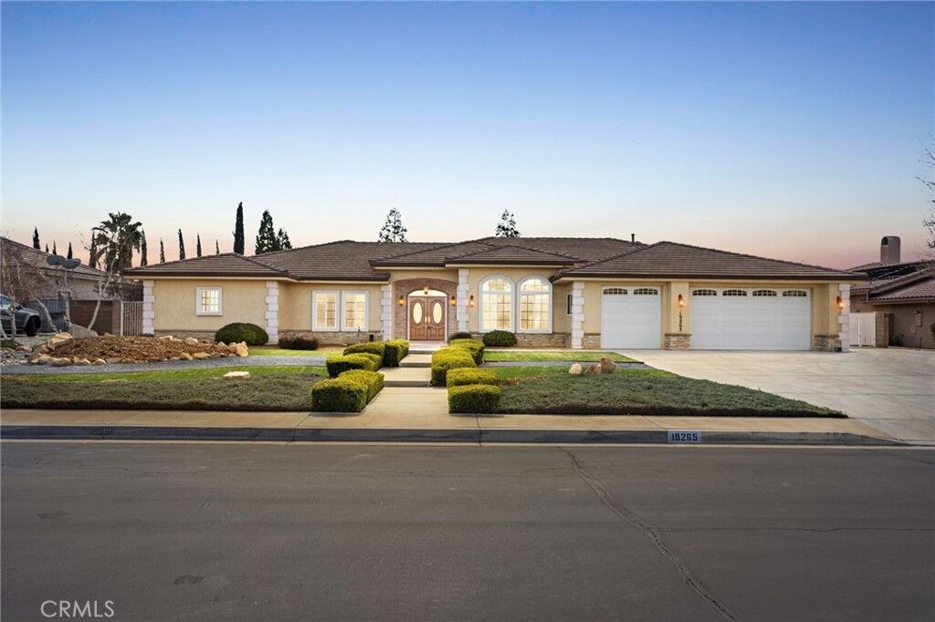 Property Photo:  19265 Kanbridge  CA 92308 