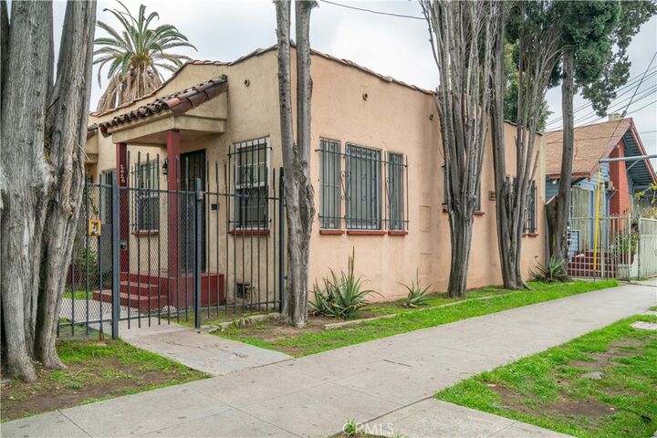Property Photo:  2626 Idell Street  CA 90065 