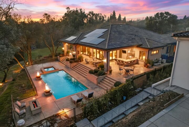 Property Photo:  3909 Edgevale Court  CA 95628 