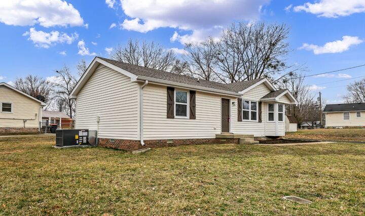 Property Photo:  914 Poppy Dr  TN 37042 