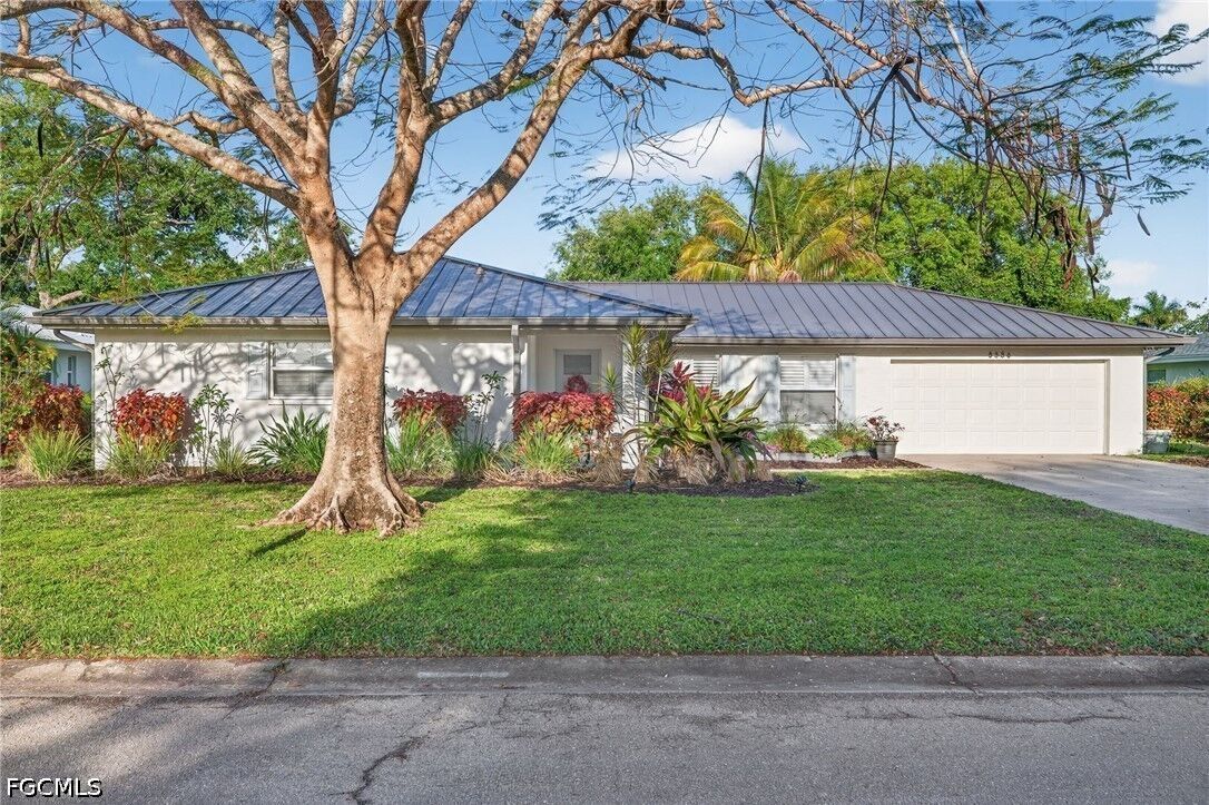 Property Photo:  5336 Chippendale Circle W  FL 33919 