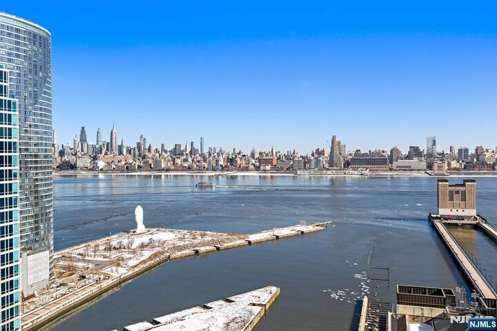 Property Photo: 20 Newport Parkway 2609 NJ 07310