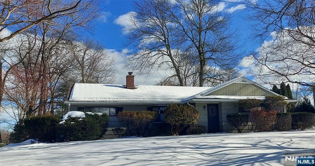 Property Photo:  412 Flaker Drive  NJ 07481 