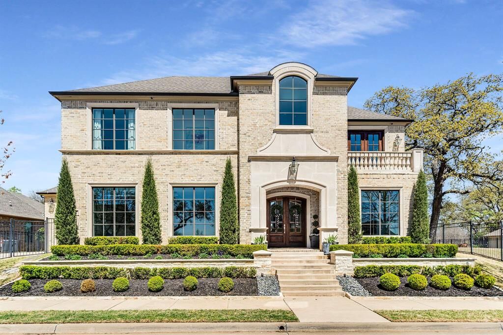 Property Photo: 912 Winding Ridge Trail TX 76092