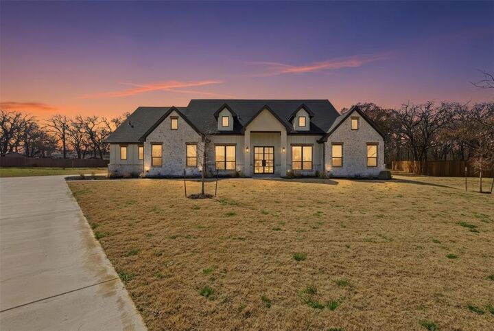 Property Photo:  5832 Grey Wolf Court  TX 76140 