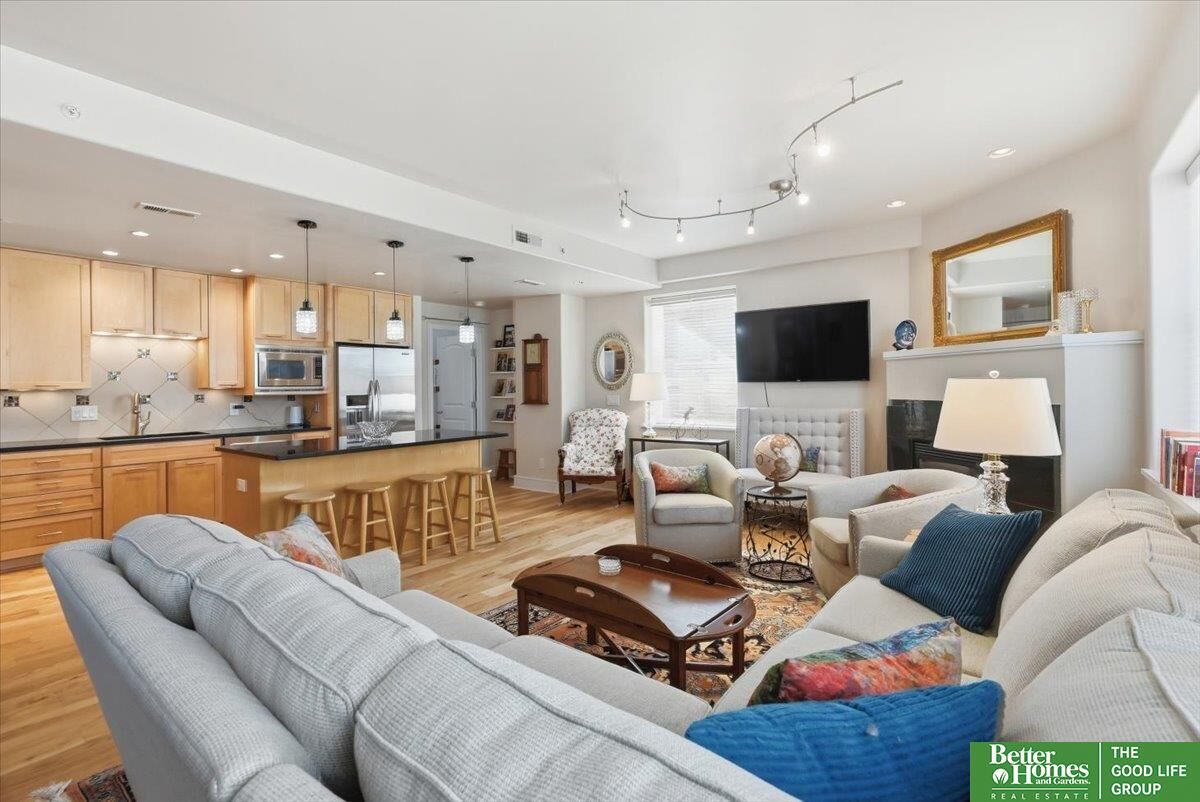 Property Photo:  1403 Farnam Street 512  NE 68102 