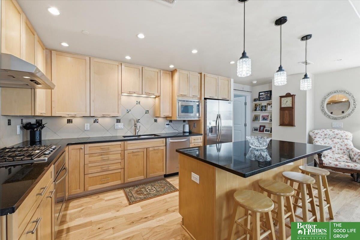 Property Photo:  1403 Farnam Street 512  NE 68102 