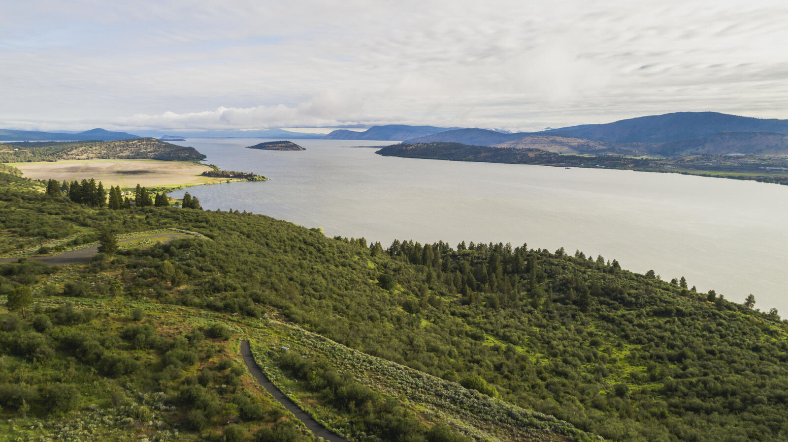 Property Photo: 823 Saddle Butte Drive OR 97601