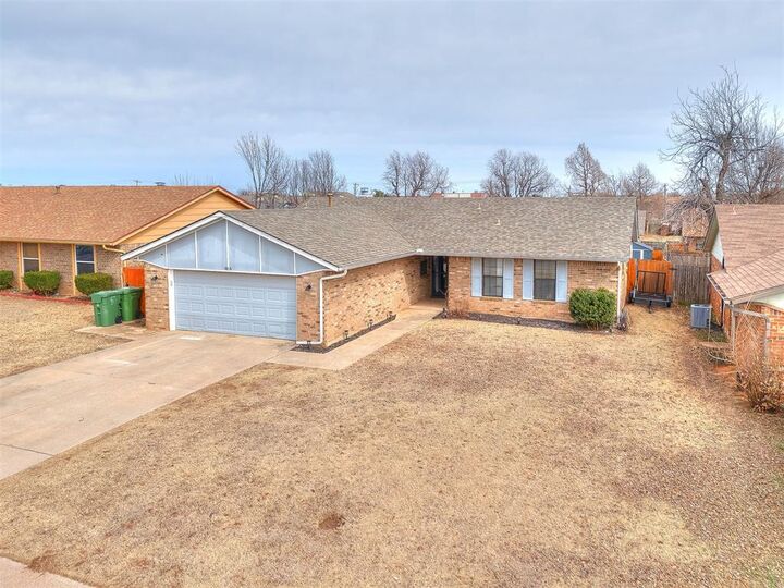 Property Photo:  815 Dorchester Drive  OK 73099 