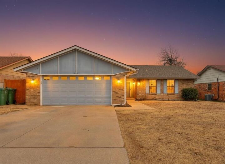 Property Photo: 815 Dorchester Drive OK 73099
