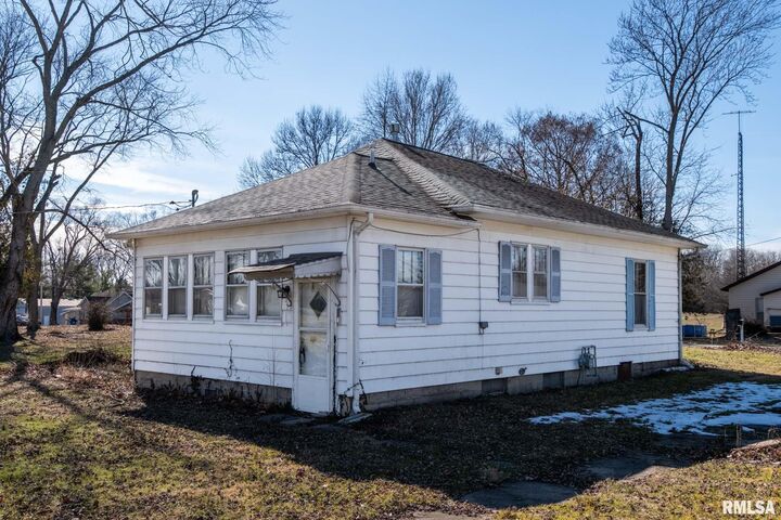 Property Photo:  114 N West Street  IL 62932 