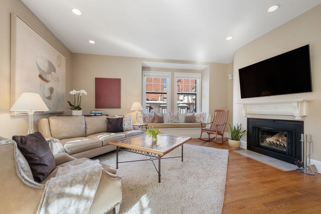 Property Photo:  82 Chestnut Street 30  MA 02108 