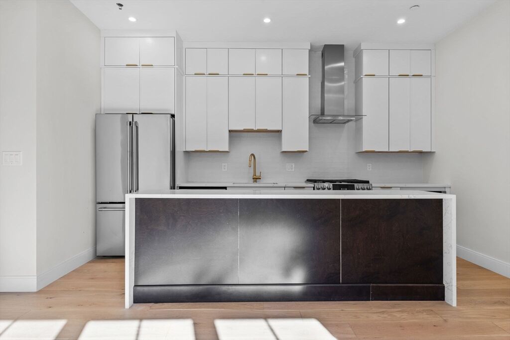 Property Photo:  747 Cambridge St 2  MA 02141 