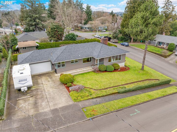 Property Photo: 11731 SE 35th Ave OR 97222