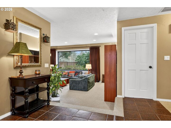 Property Photo: 5601 SE Byron Dr OR 97267