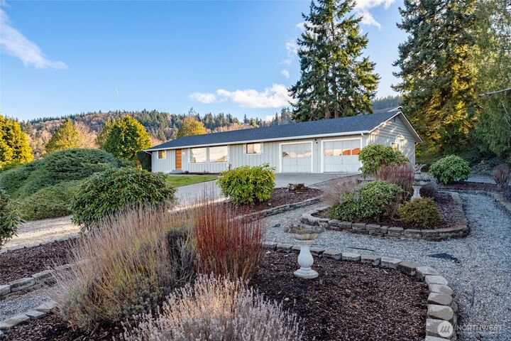 Property Photo:  710 E Bay Front Lane  WA 98277 