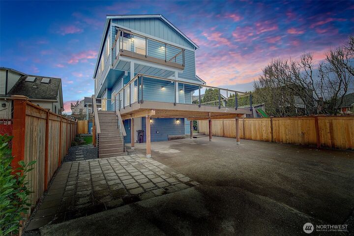 Property Photo: 7008 Linden Avenue N WA 98103